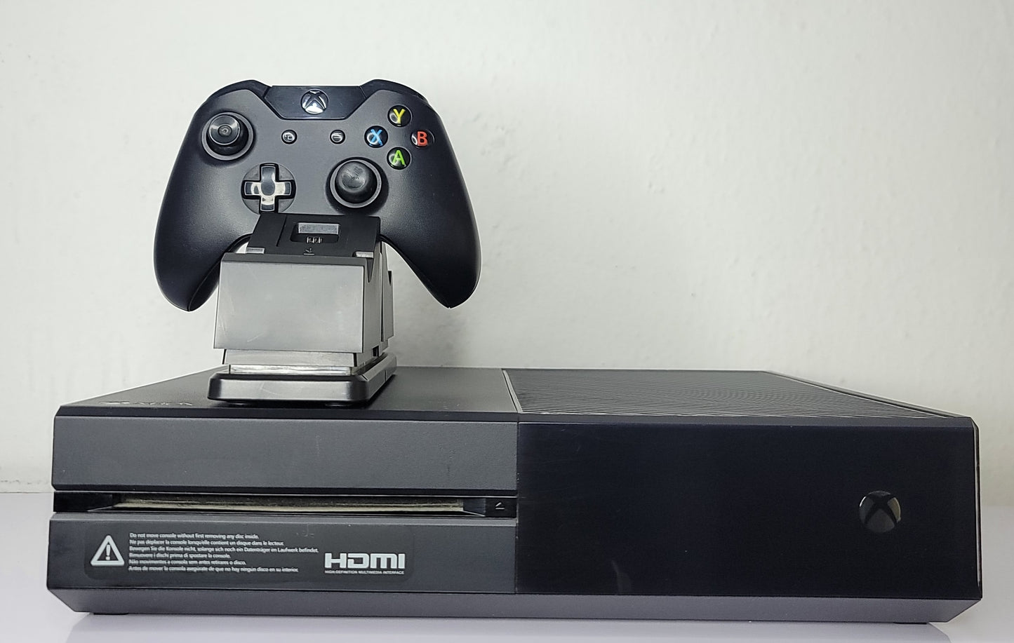 a Black Xbox One + Installed Games MACHINE HEAD only