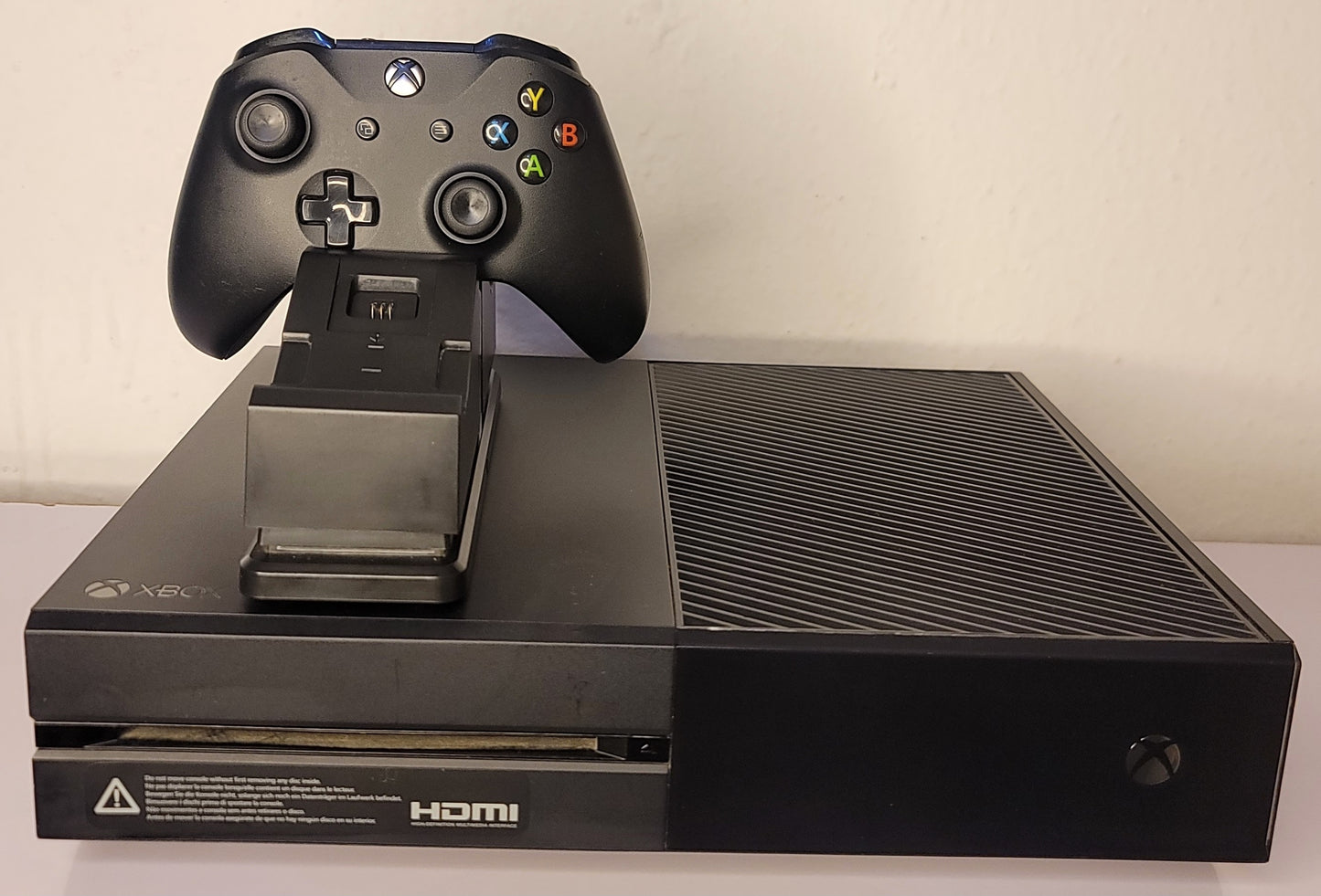 a Black Xbox One + Installed Games MACHINE HEAD only