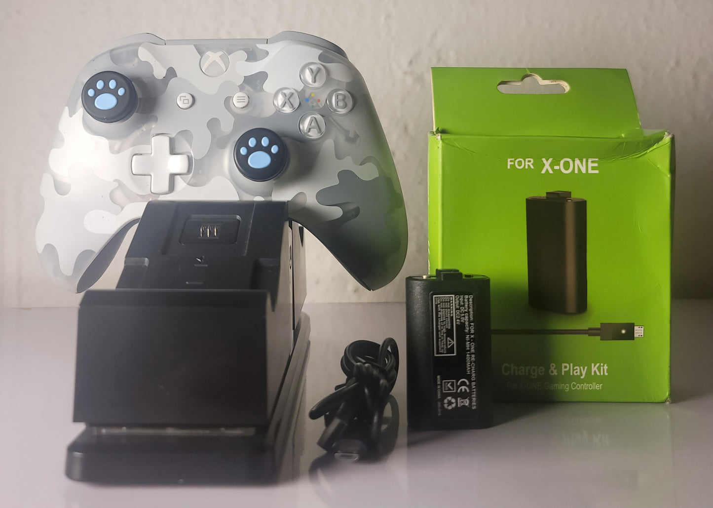 Brand New Xbox One/Series Charge & Play Kit