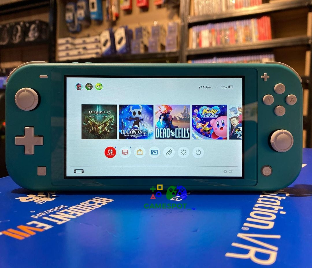 Nintendo Switch Lite + 10 Installed Games