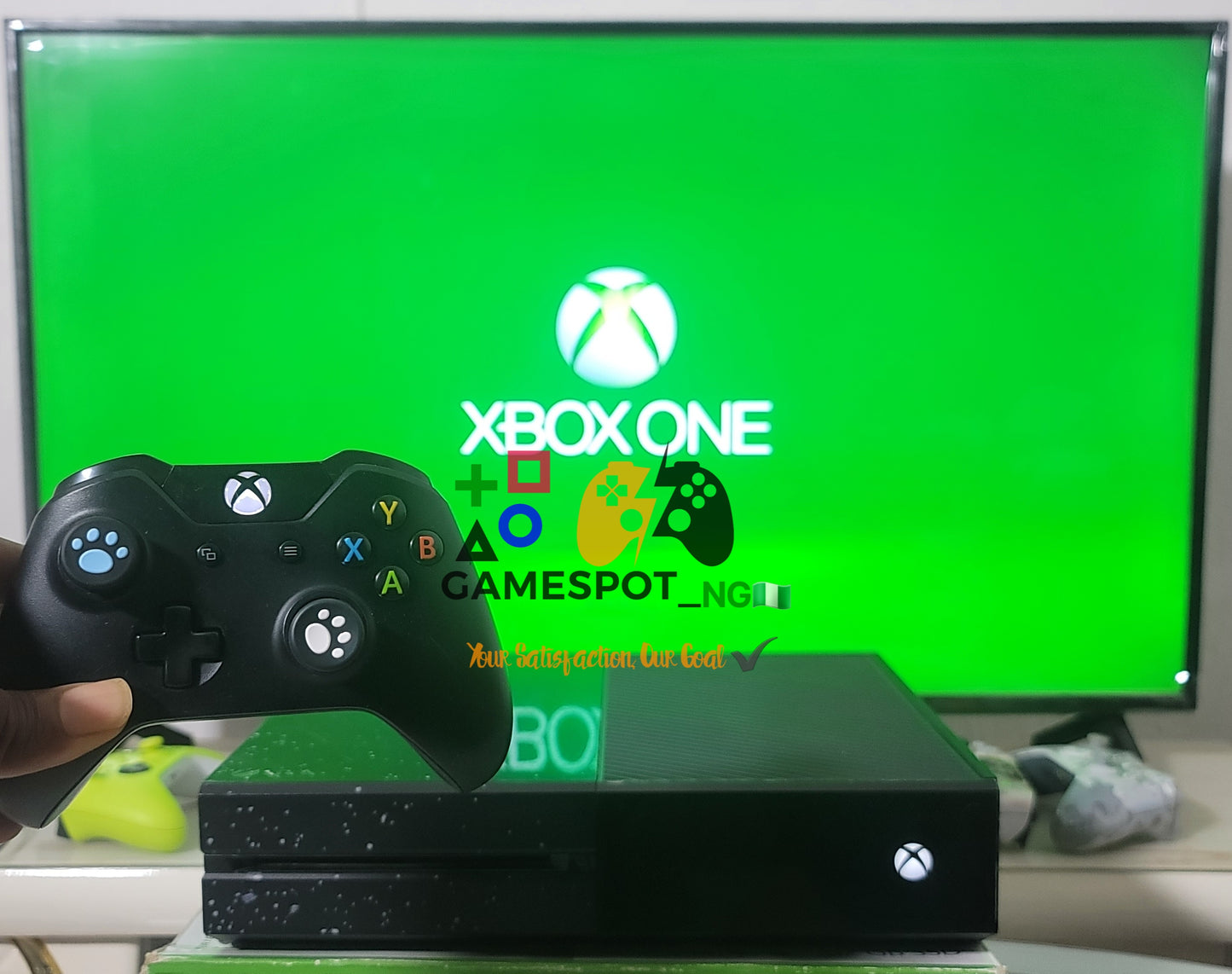 Xbox One + FC 25 and amazing installed Games & a controller