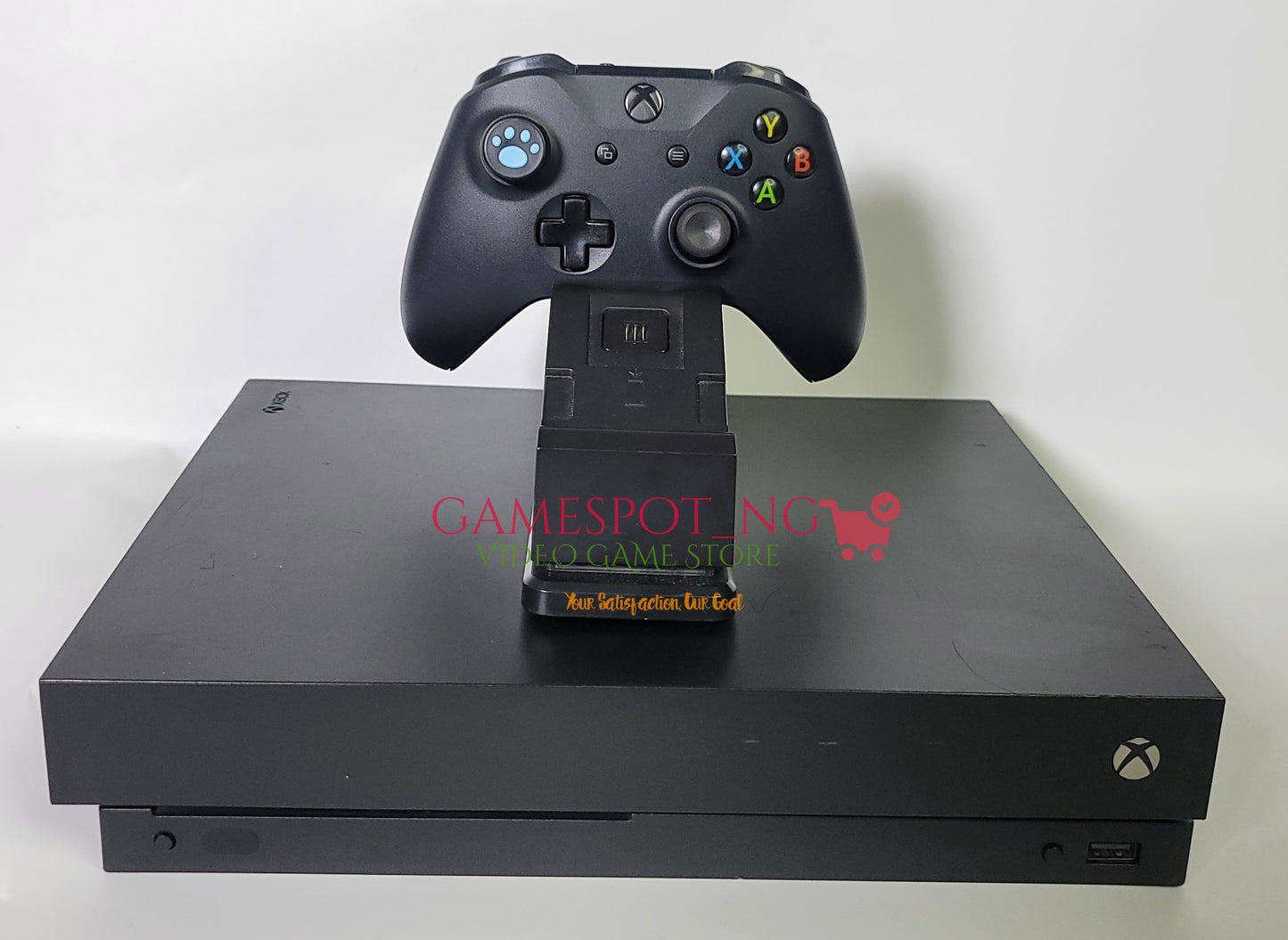 Xbox One X + 15 Installed Games + 1 wired PAD