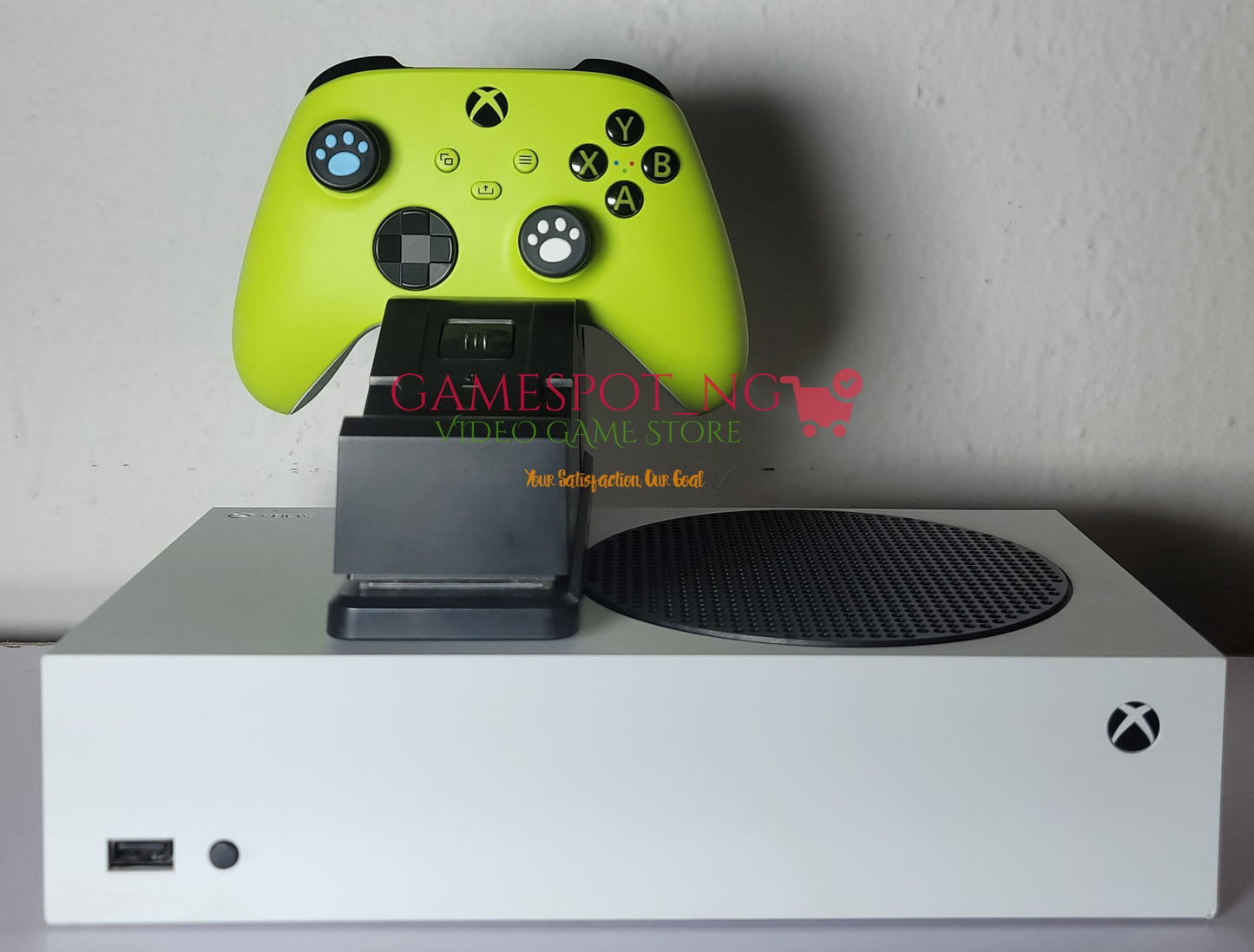 Xbox Series S + 10 Installed Games & a PAD